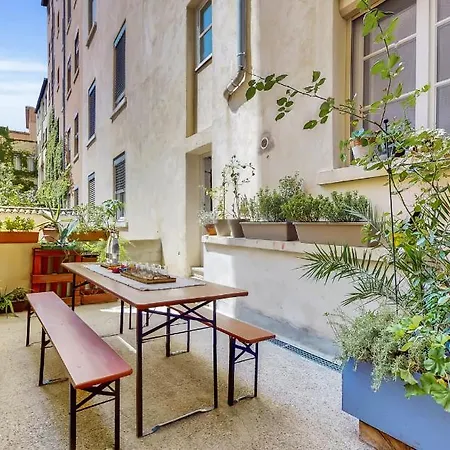 Le Cocon Du Papillon Bleu I 2 Parentales Avec Terrasse En Plein Coeur De I Parking Inclus