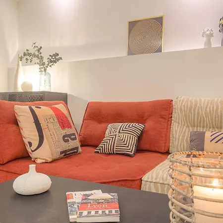 Апартаменты Le Cocon Du Papillon Bleu I 2 Parentales Avec Terrasse En Plein Coeur De I Parking Inclus Лион