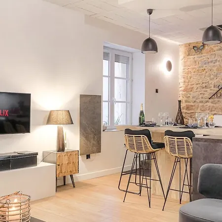 Apartament Le Cocon Du Papillon Bleu I 2 Parentales Avec Terrasse En Plein Coeur De I Parking Inclus Lyon
